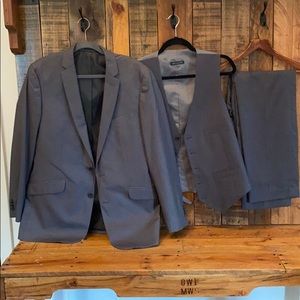 3-piece charcoal grey suit — Kenneth Cole Reaction